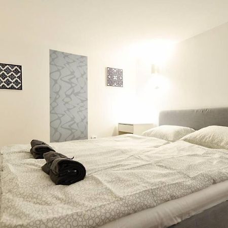 Cosy Two Bedroom Flat In Rottenbiller Str,Sky Budapest Kültér fotó